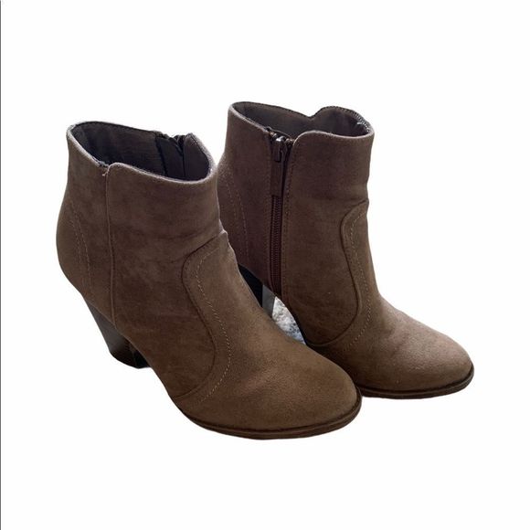 brown ankle booties - Picture 1 of 6